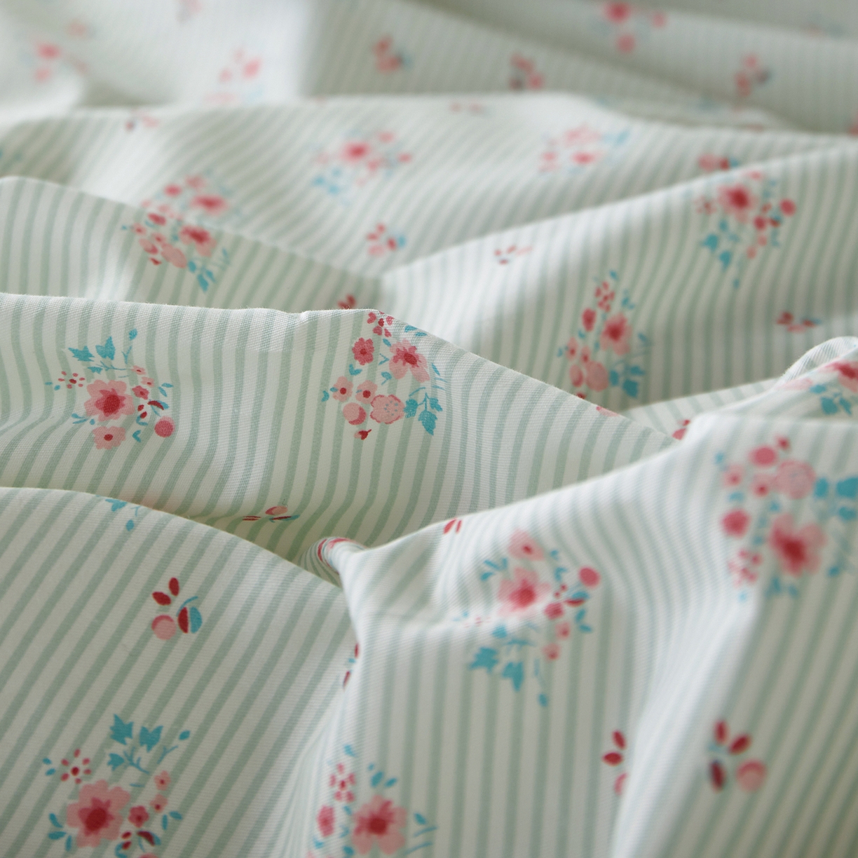 91家纺网 家纺一手货源 找家纺 绫韵家纺 2026新款春夏13372全棉蝴蝶结四件套系列 香山雪