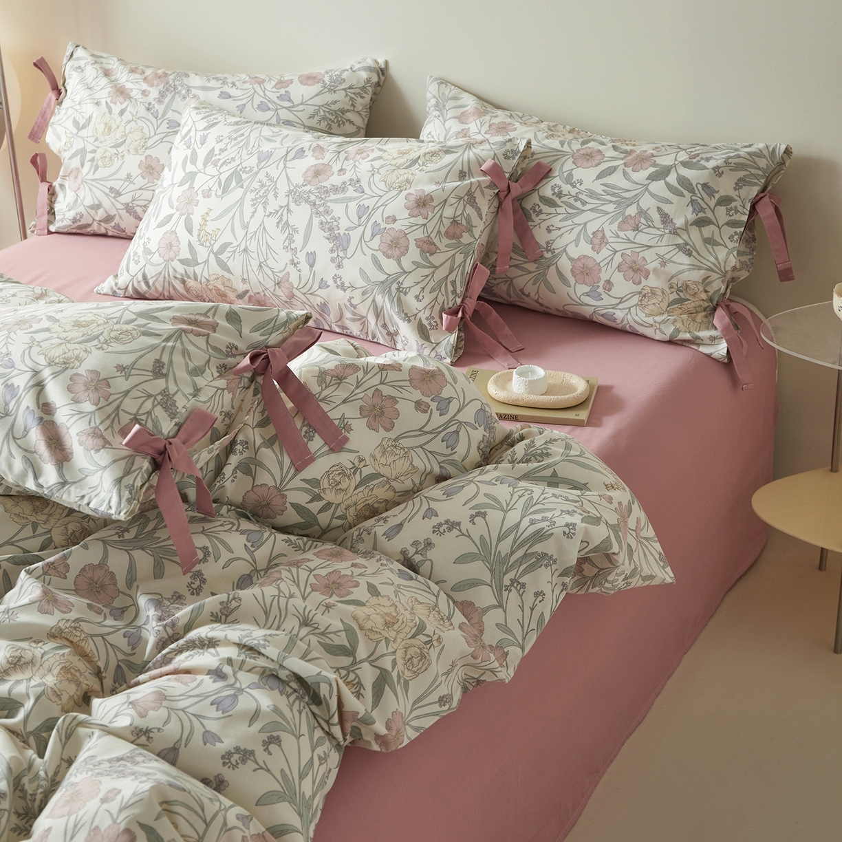 91家纺网 家纺一手货源 找家纺 绫韵家纺 2026新款春夏13372全棉蝴蝶结四件套系列 花样春光