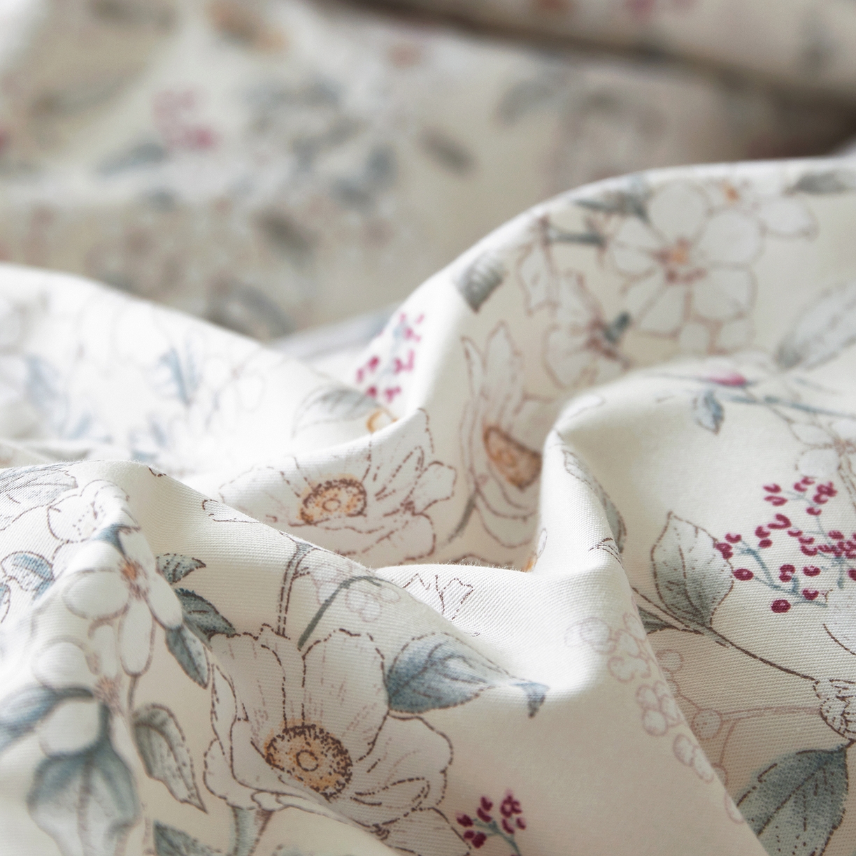 91家纺网 家纺一手货源 找家纺 绫韵家纺 2026新款春夏13372全棉蝴蝶结四件套系列 花田喜事