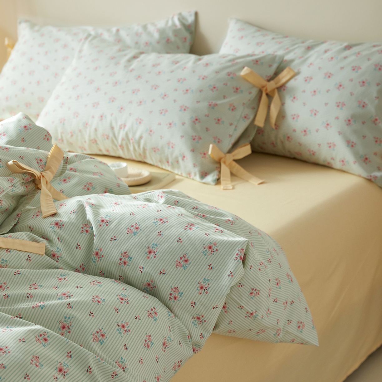 91家纺网 家纺一手货源 找家纺 绫韵家纺 2026新款春夏13372全棉蝴蝶结四件套系列 香山雪