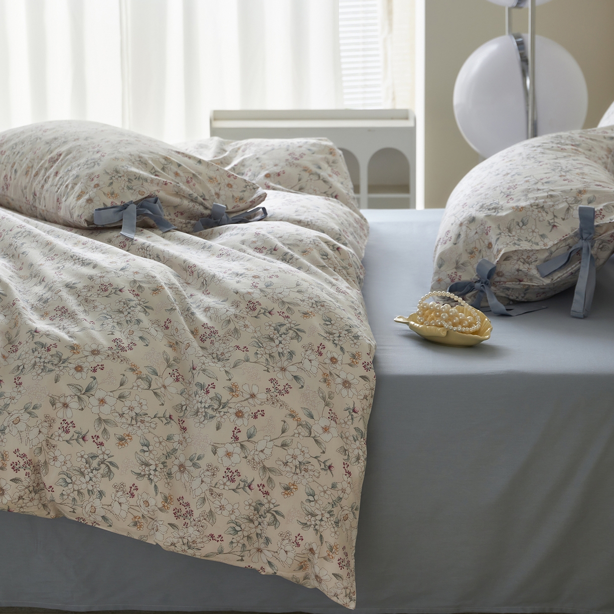 91家纺网 家纺一手货源 找家纺 绫韵家纺 2026新款春夏13372全棉蝴蝶结四件套系列 花田喜事