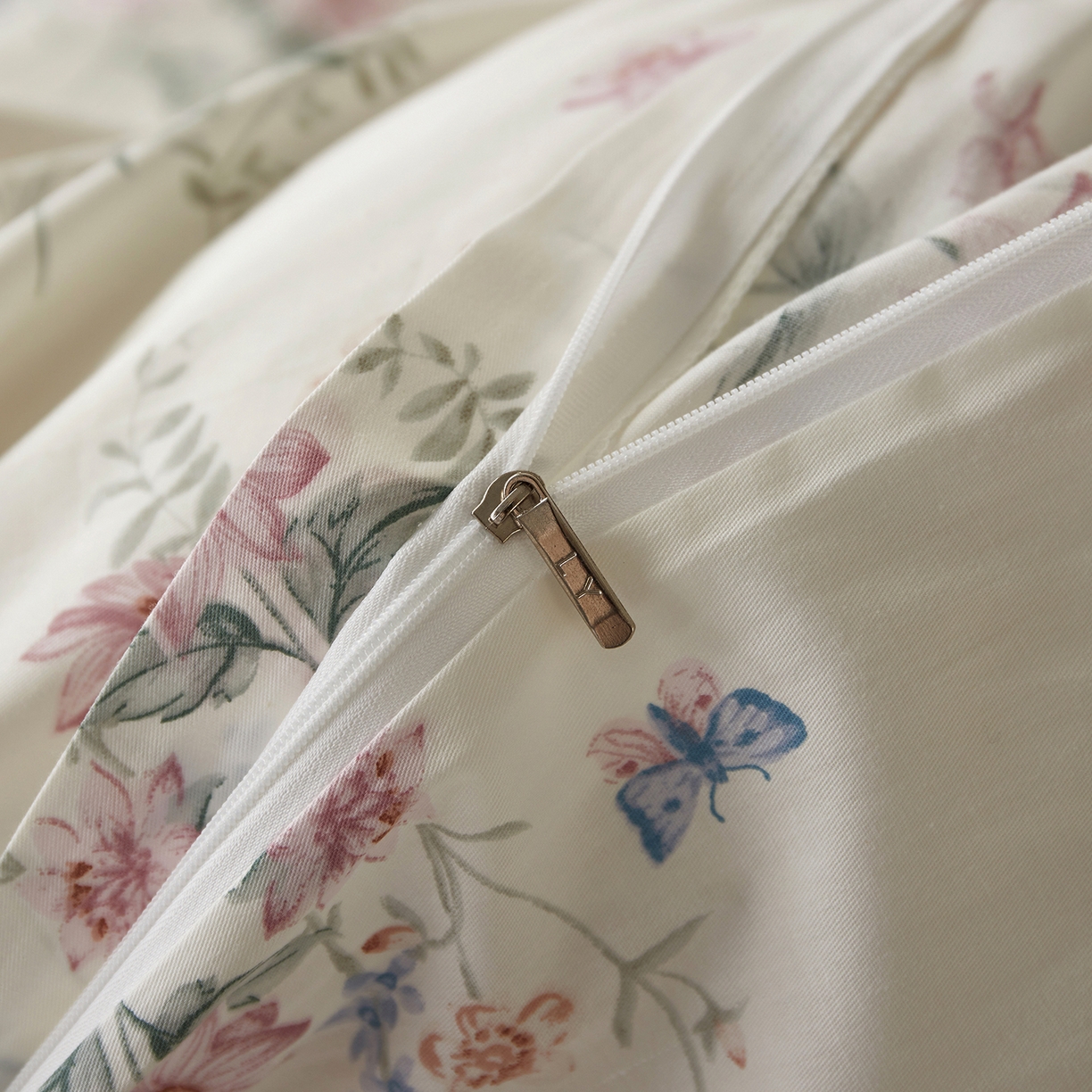 91家纺网 家纺一手货源 找家纺 绫韵家纺 2026新款春夏13372全棉蝴蝶结四件套系列 桃花源