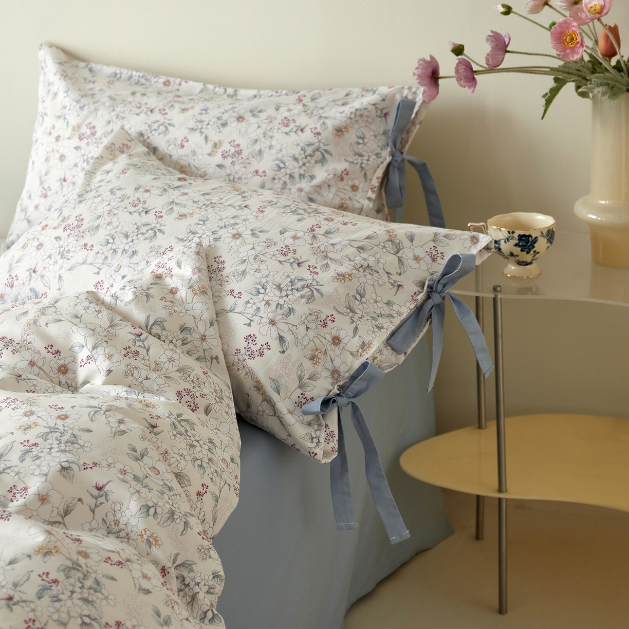 91家纺网 家纺一手货源 找家纺 绫韵家纺 2026新款春夏13372全棉蝴蝶结四件套系列 花田喜事