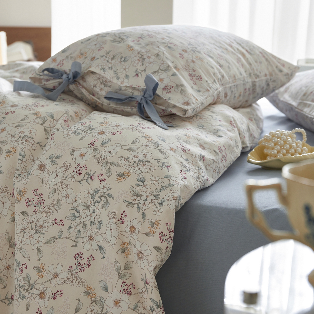 91家纺网 家纺一手货源 找家纺 绫韵家纺 2026新款春夏13372全棉蝴蝶结四件套系列 花田喜事