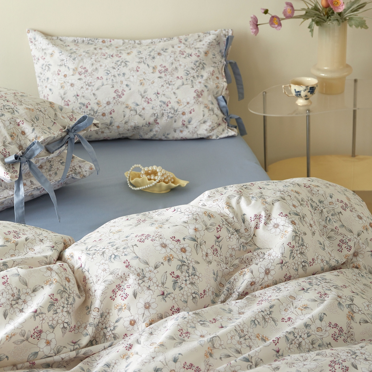 91家纺网 家纺一手货源 找家纺 绫韵家纺 2026新款春夏13372全棉蝴蝶结四件套系列 花田喜事