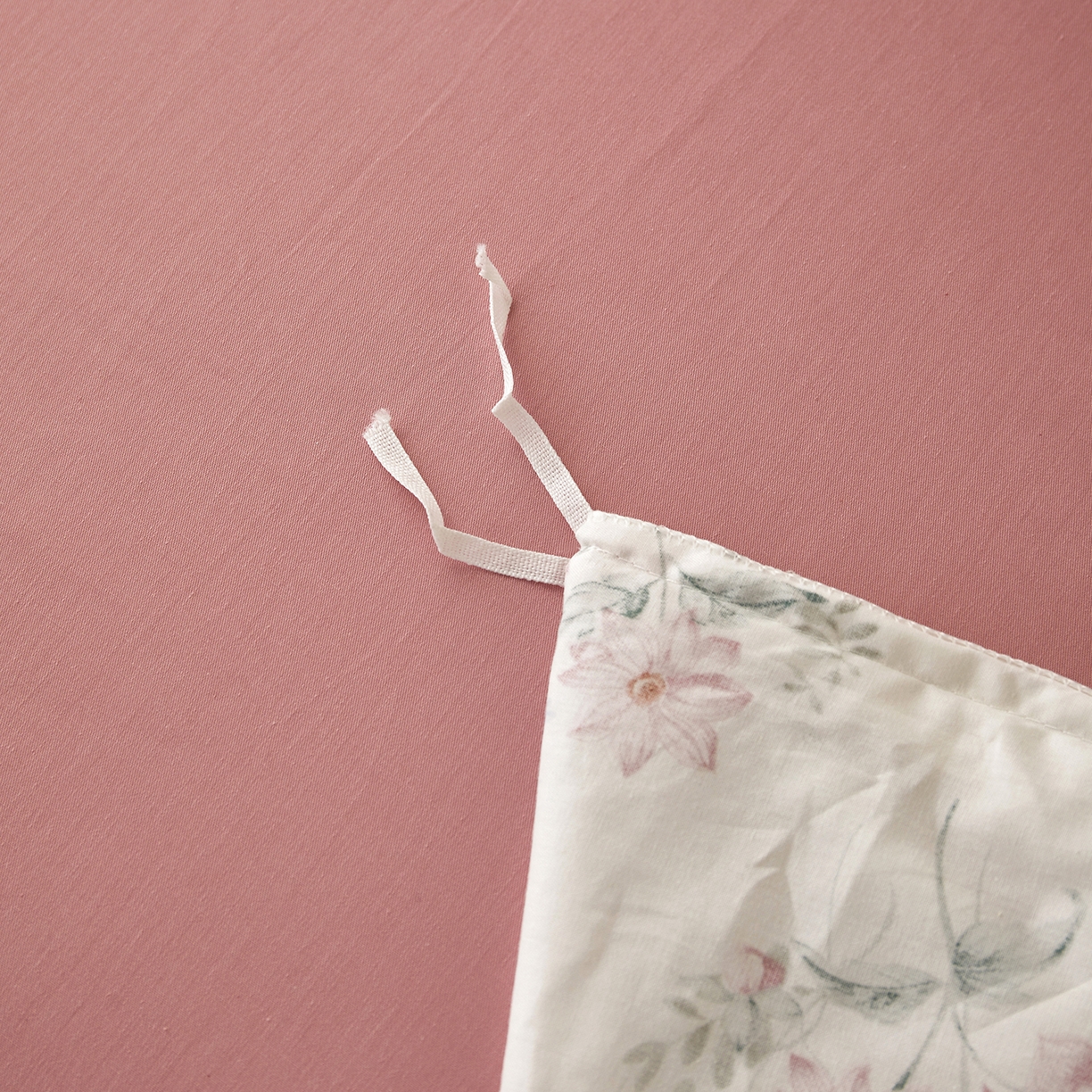 91家纺网 家纺一手货源 找家纺 绫韵家纺 2026新款春夏13372全棉蝴蝶结四件套系列 桃花源