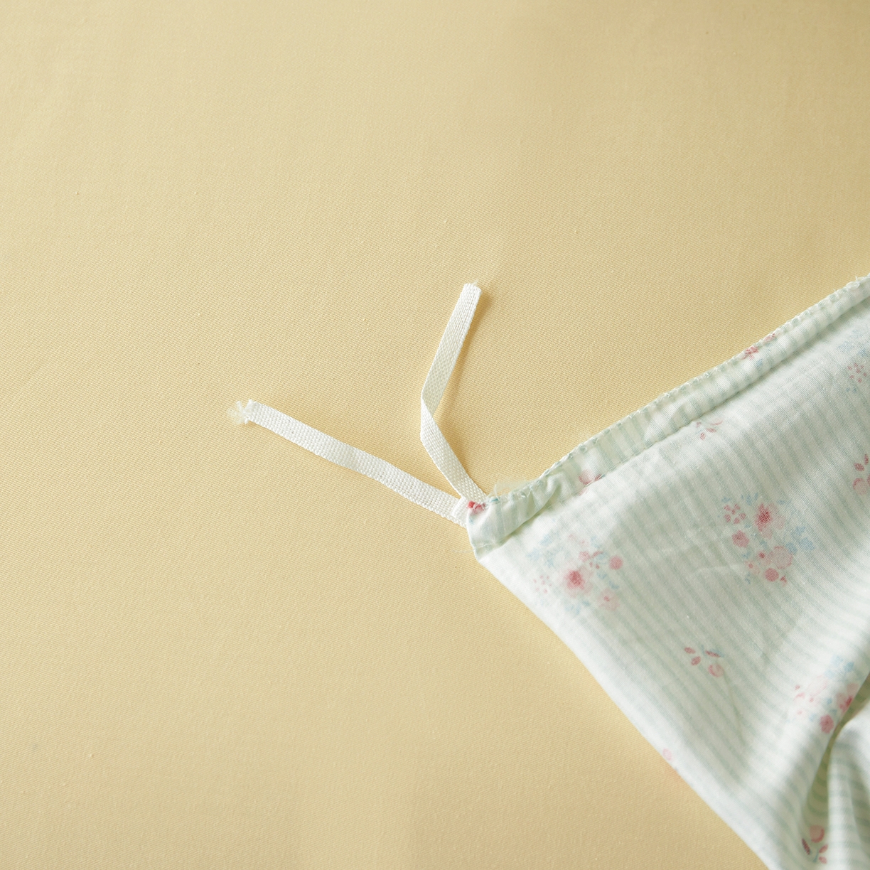 91家纺网 家纺一手货源 找家纺 绫韵家纺 2026新款春夏13372全棉蝴蝶结四件套系列 香山雪