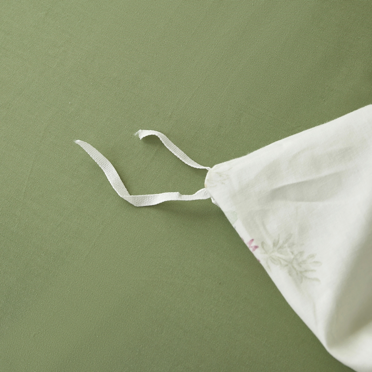 91家纺网 家纺一手货源 找家纺 绫韵家纺 2026新款春夏13372全棉蝴蝶结四件套系列 火花