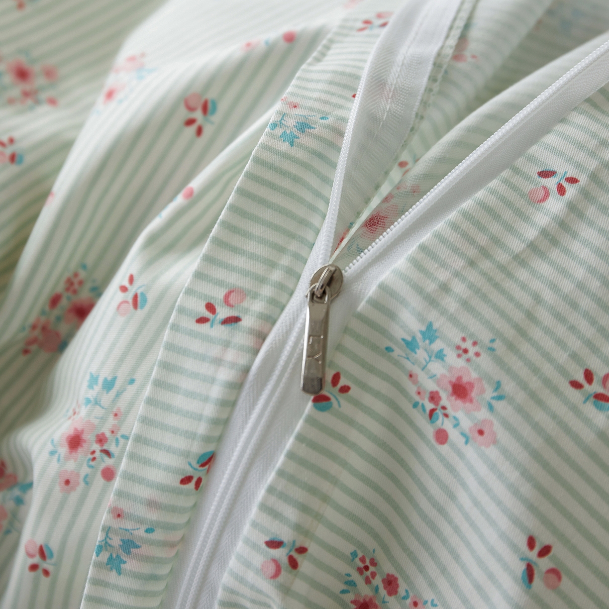 91家纺网 家纺一手货源 找家纺 绫韵家纺 2026新款春夏13372全棉蝴蝶结四件套系列 香山雪