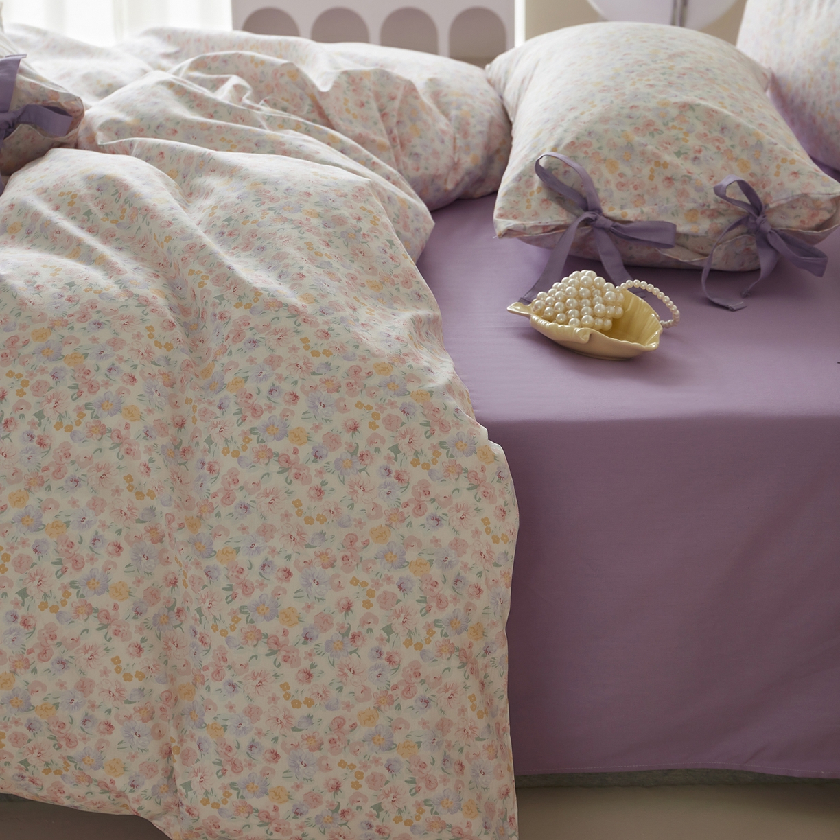 91家纺网 家纺一手货源 找家纺 绫韵家纺 2026新款春夏13372全棉蝴蝶结四件套系列 舒曼