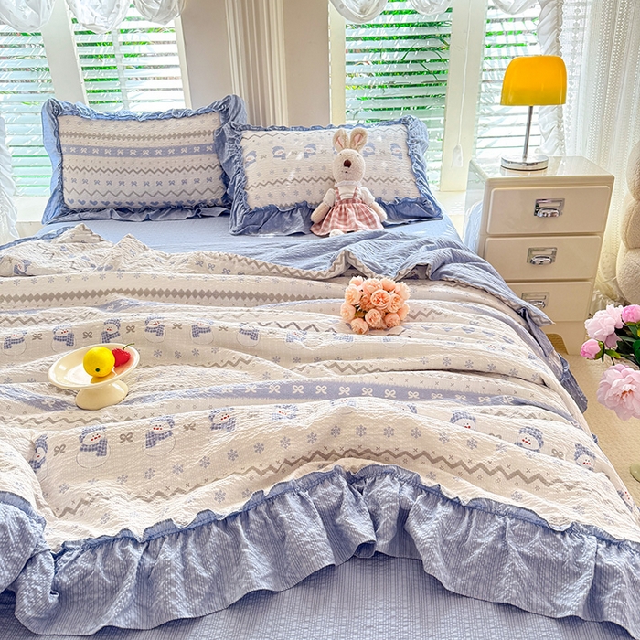 91家纺网 家纺一手货源 找家纺 韩约家纺 2026新款法式大花边泡芙棉床单款夏凉被空调被被套四件套 蓝星人