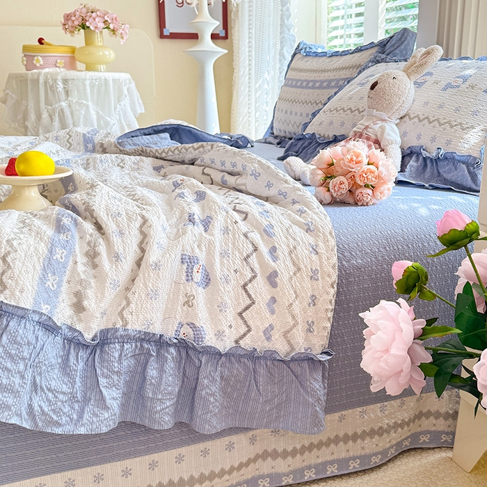 91家纺网 家纺一手货源 找家纺 韩约家纺 2026新款法式大花边泡芙棉床单款夏凉被空调被被套四件套 蓝星人