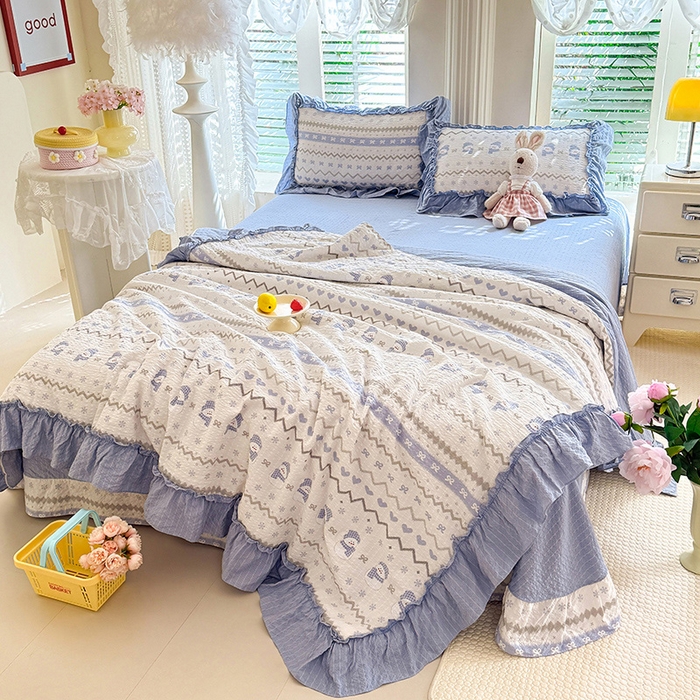 91家纺网 家纺一手货源 找家纺 韩约家纺 2026新款法式大花边泡芙棉床单款夏凉被空调被被套四件套 蓝星人