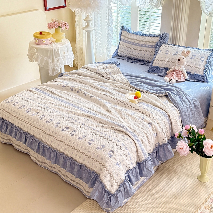 91家纺网 家纺一手货源 找家纺 韩约家纺 2026新款法式大花边泡芙棉床单款夏凉被空调被被套四件套 蓝星人