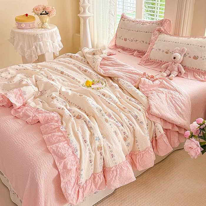 91家纺网 家纺一手货源 找家纺 韩约家纺 2026新款法式大花边泡芙棉床单款夏凉被空调被被套四件套 甜心kitty