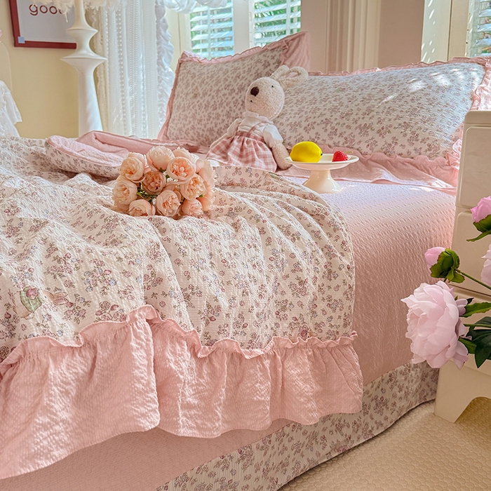 91家纺网 家纺一手货源 找家纺 韩约家纺 2026新款法式大花边泡芙棉床单款夏凉被空调被被套四件套 花涧