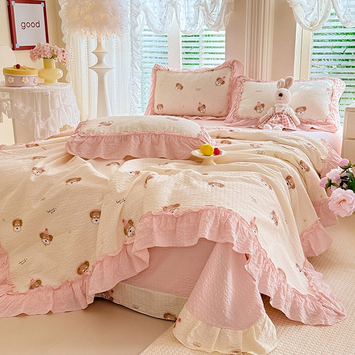 91家纺网 家纺一手货源 找家纺 韩约家纺 2026新款法式大花边泡芙棉床单款夏凉被空调被被套四件套 呆萌熊宝