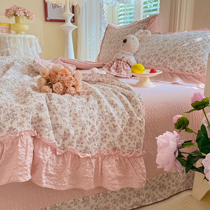 91家纺网 家纺一手货源 找家纺 韩约家纺 2026新款法式大花边泡芙棉床单款夏凉被空调被被套四件套 花涧