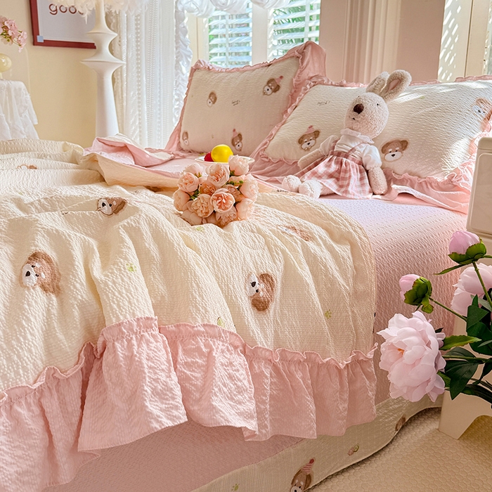 91家纺网 家纺一手货源 找家纺 韩约家纺 2026新款法式大花边泡芙棉床单款夏凉被空调被被套四件套 呆萌熊宝