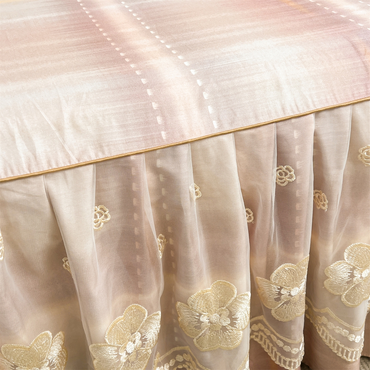 91家纺网 家纺一手货源 找家纺 宜凡家纺 2026新款全棉数码印花单层床裙②号系列四件套 光之羽 紫