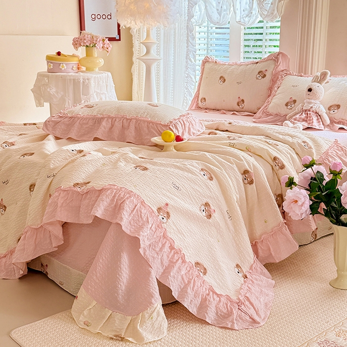 91家纺网 家纺一手货源 找家纺 韩约家纺 2026新款法式大花边泡芙棉床单款夏凉被空调被被套四件套 呆萌熊宝