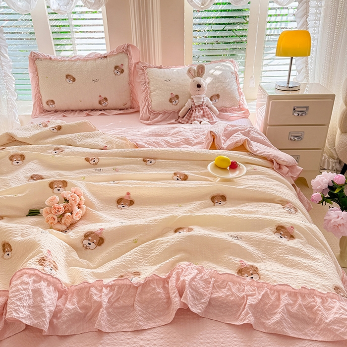 91家纺网 家纺一手货源 找家纺 韩约家纺 2026新款法式大花边泡芙棉床单款夏凉被空调被被套四件套 呆萌熊宝