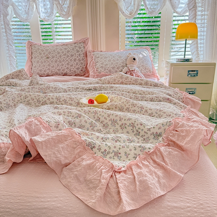 91家纺网 家纺一手货源 找家纺 韩约家纺 2026新款法式大花边泡芙棉床单款夏凉被空调被被套四件套 花涧