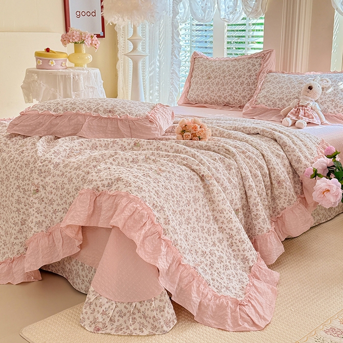 91家纺网 家纺一手货源 找家纺 韩约家纺 2026新款法式大花边泡芙棉床单款夏凉被空调被被套四件套 花涧