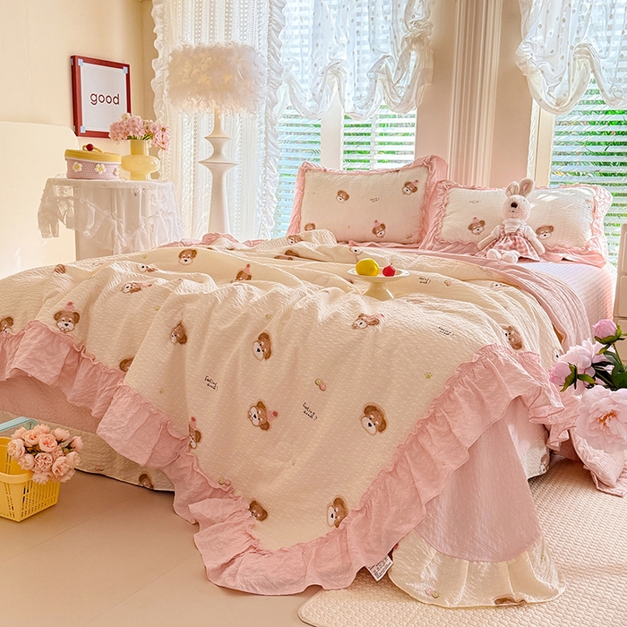 91家纺网 家纺一手货源 找家纺 韩约家纺 2026新款法式大花边泡芙棉床单款夏凉被空调被被套四件套 呆萌熊宝