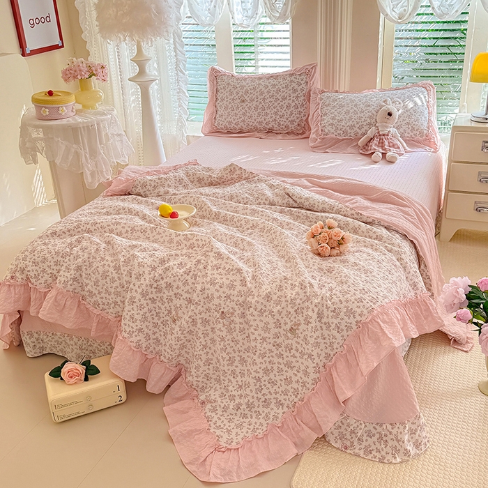 91家纺网 家纺一手货源 找家纺 韩约家纺 2026新款法式大花边泡芙棉床单款夏凉被空调被被套四件套 花涧