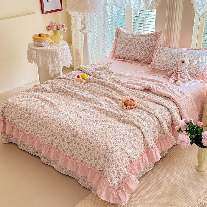 91家纺网 家纺一手货源 找家纺 韩约家纺 2026新款法式大花边泡芙棉床单款夏凉被空调被被套四件套 花涧