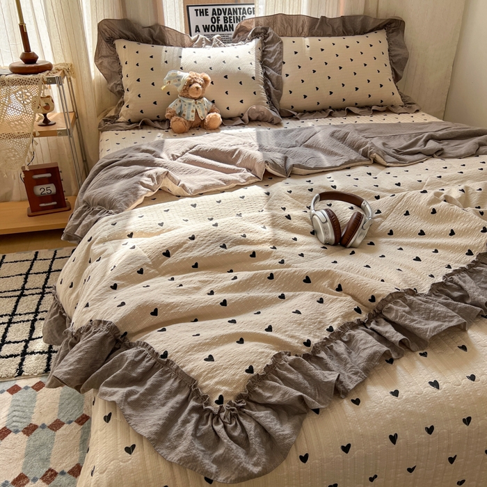 91家纺网 家纺一手货源 找家纺 梵希雅 2026新款床盖款花边夏被四件套 咖爱心