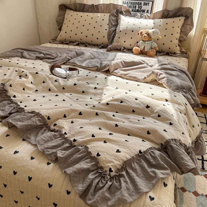 91家纺网 家纺一手货源 找家纺 梵希雅 2026新款床盖款花边夏被四件套 咖爱心