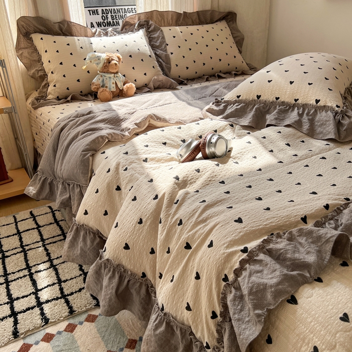 91家纺网 家纺一手货源 找家纺 梵希雅 2026新款床盖款花边夏被四件套 咖爱心