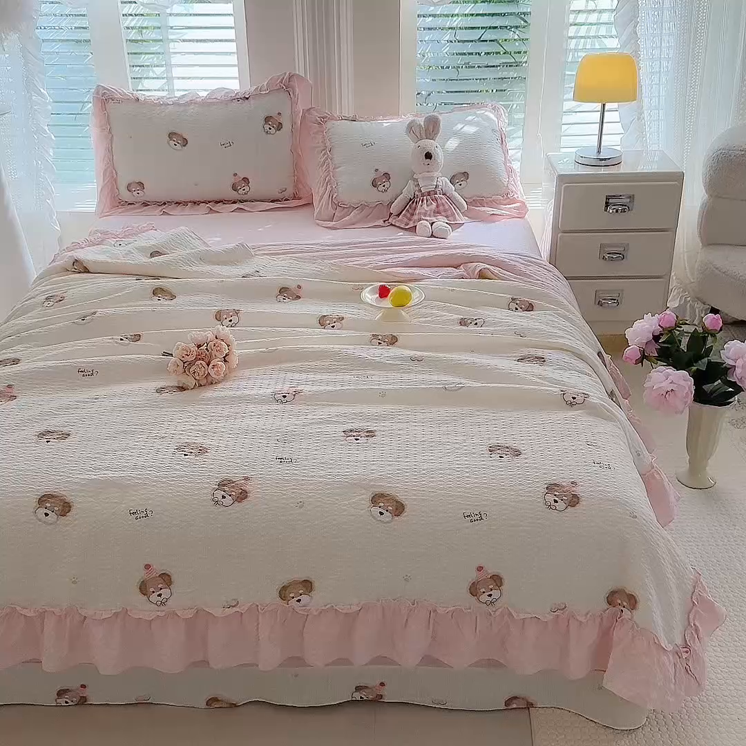 91家纺网 家纺一手货源 找家纺 韩约家纺 2026新款法式大花边泡芙棉床单款夏凉被空调被被套四件套 呆萌熊宝