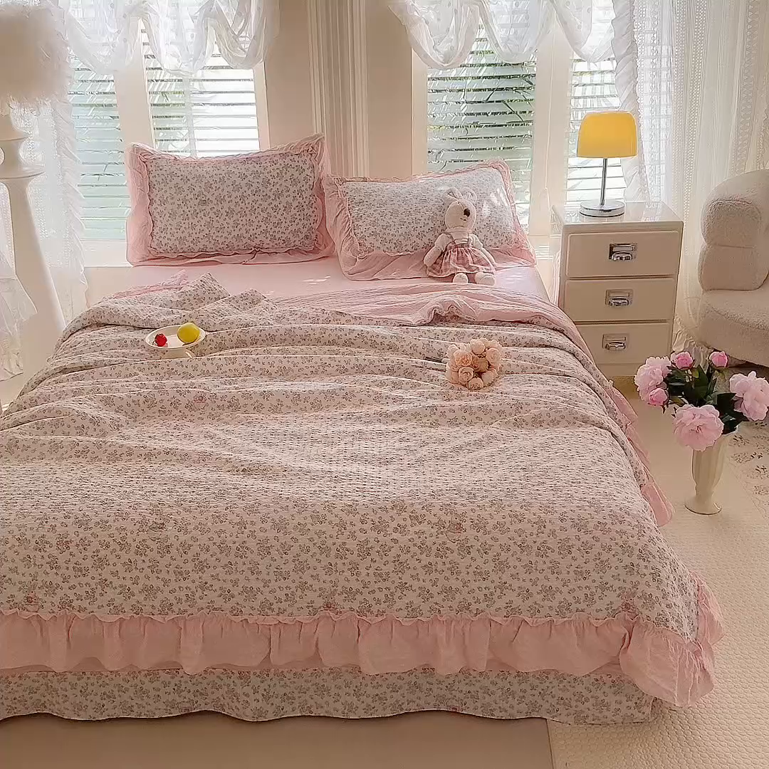 91家纺网 家纺一手货源 找家纺 韩约家纺 2026新款法式大花边泡芙棉床单款夏凉被空调被被套四件套 花涧