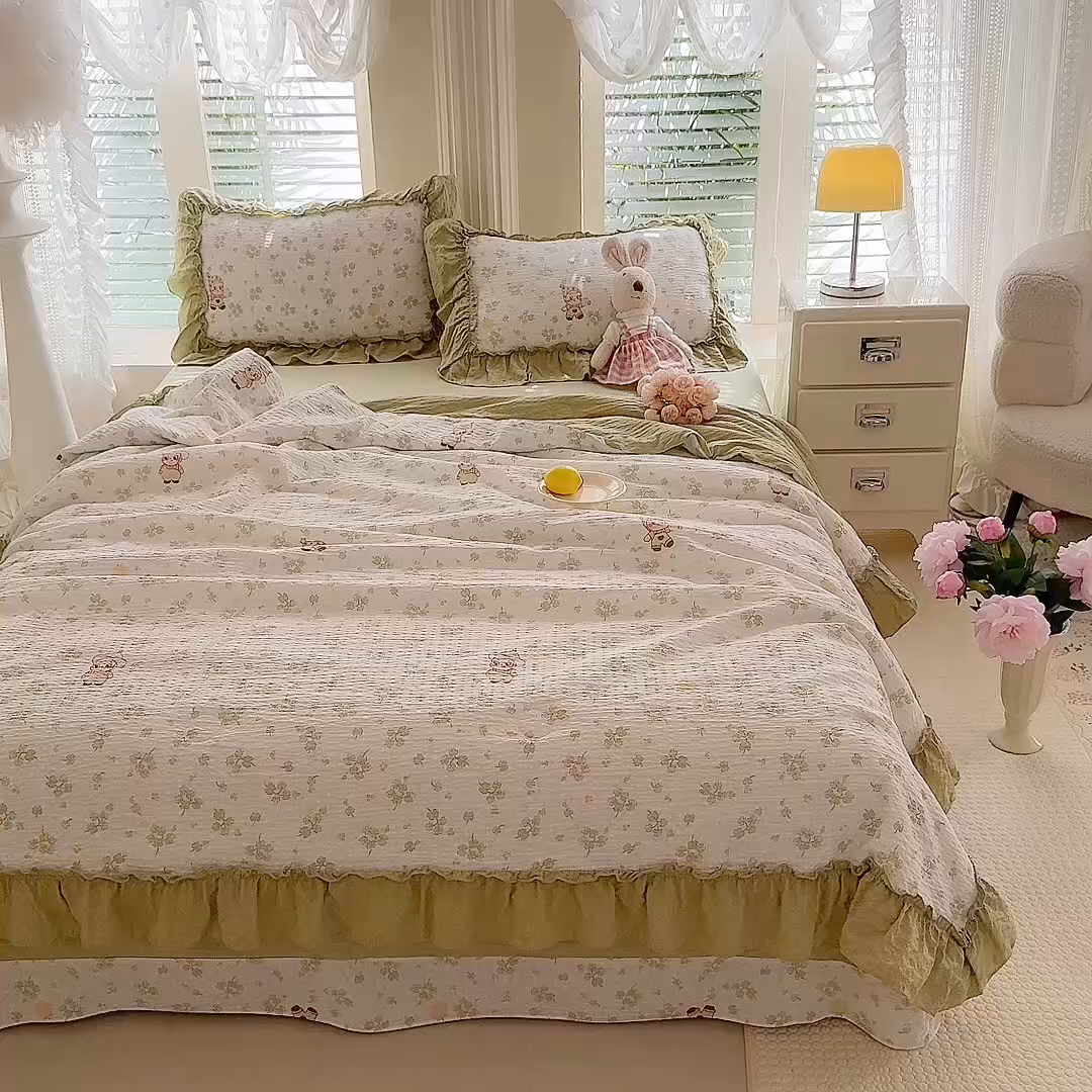 91家纺网 家纺一手货源 找家纺 韩约家纺 2026新款法式大花边泡芙棉床单款夏凉被空调被被套四件套 摩卡人生
