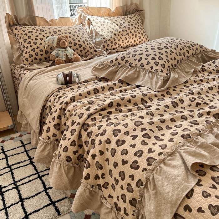 91家纺网 家纺一手货源 找家纺 梵希雅 2026新款床盖款花边夏被四件套 咖豹纹