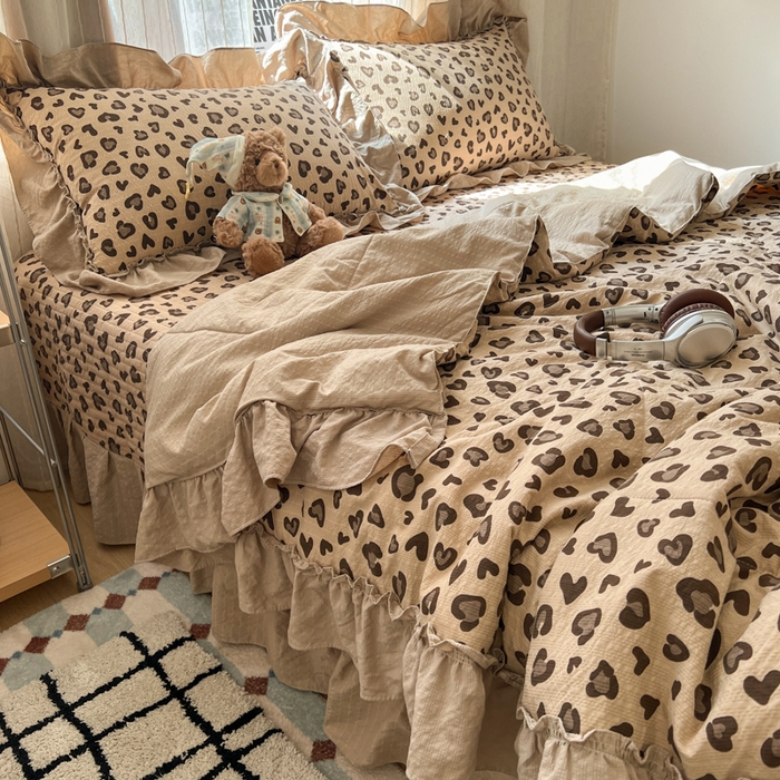 91家纺网 家纺一手货源 找家纺 梵希雅 2026新款床盖款花边夏被四件套 咖豹纹