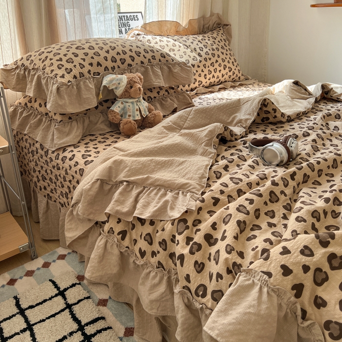 91家纺网 家纺一手货源 找家纺 梵希雅 2026新款床盖款花边夏被四件套 咖豹纹