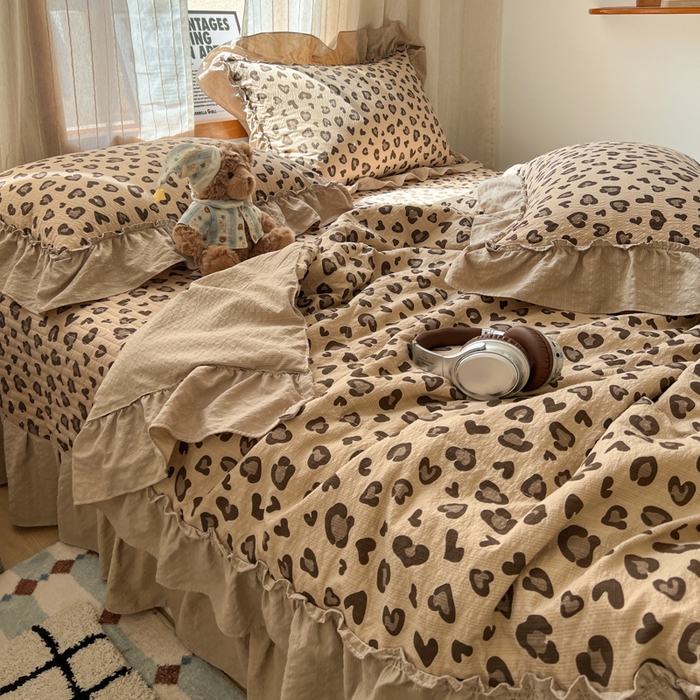 91家纺网 家纺一手货源 找家纺 梵希雅 2026新款床盖款花边夏被四件套 咖豹纹