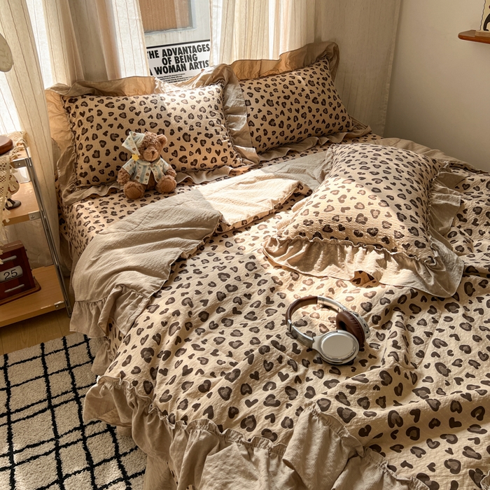 91家纺网 家纺一手货源 找家纺 梵希雅 2026新款床盖款花边夏被四件套 咖豹纹