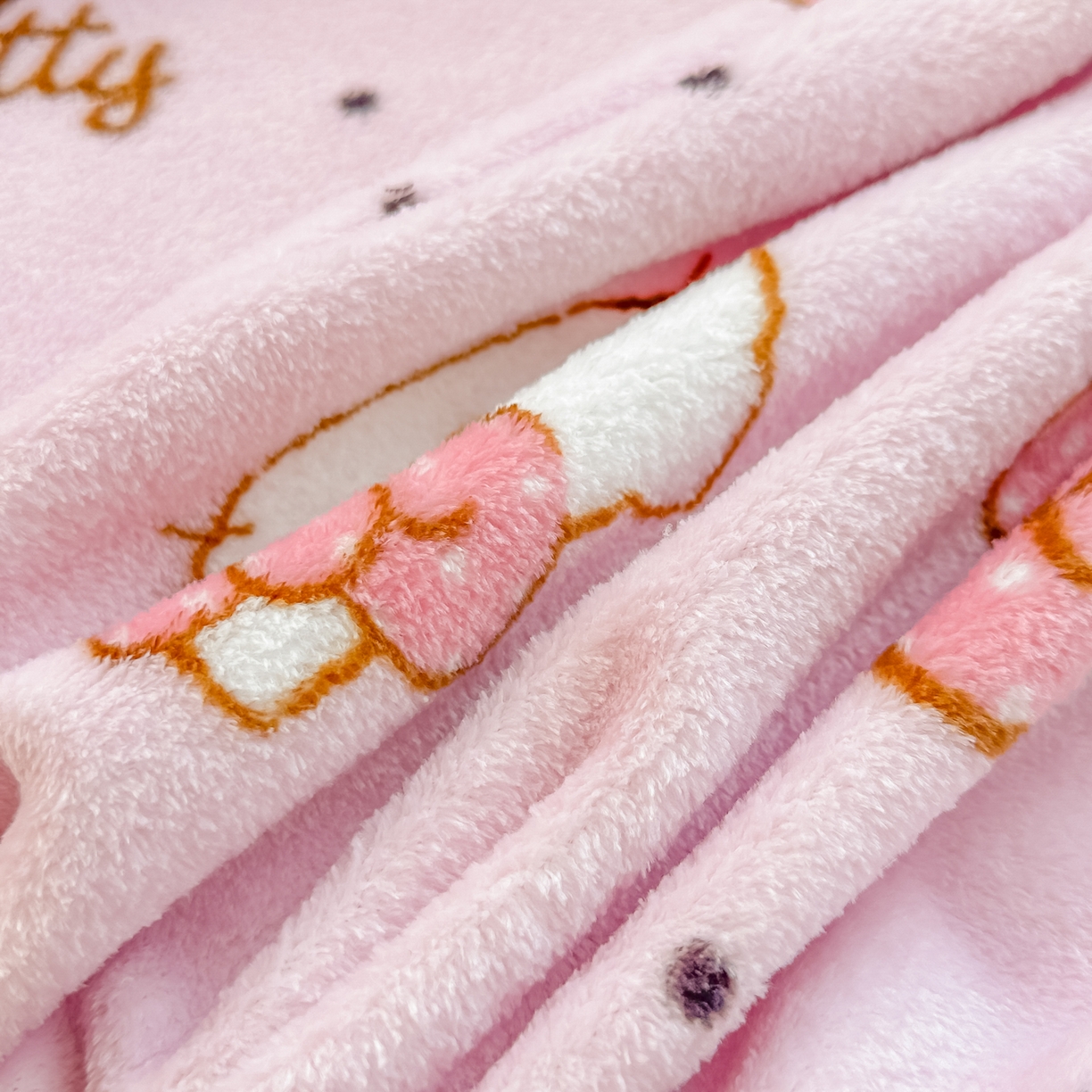 91家纺网 家纺一手货源 找家纺 博雅 2026新款三丽鸥小版牛奶绒盖毯午睡毯 小版-蝴蝶结KT