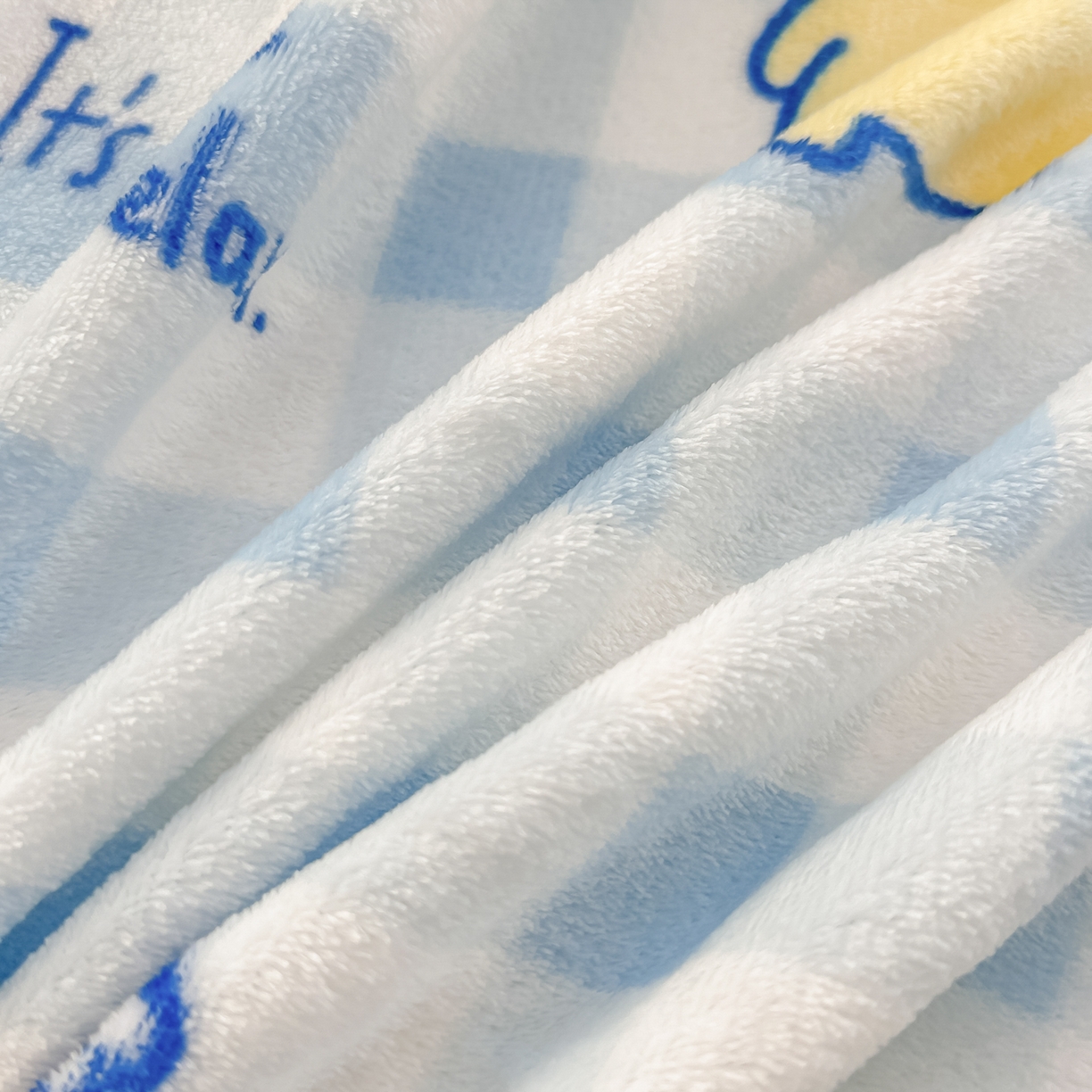 91家纺网 家纺一手货源 找家纺 博雅 2026新款三丽鸥小版牛奶绒盖毯午睡毯 小版-蓝格布丁狗