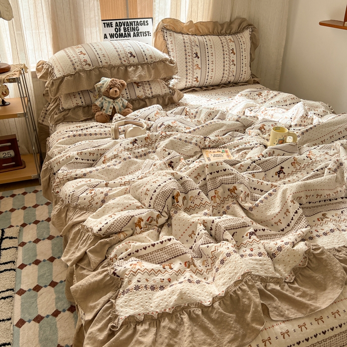 91家纺网 家纺一手货源 找家纺 梵希雅 2026新款床盖款花边夏被四件套 栗色木马纹