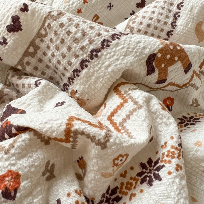 91家纺网 家纺一手货源 找家纺 梵希雅 2026新款床盖款花边夏被四件套 栗色木马纹