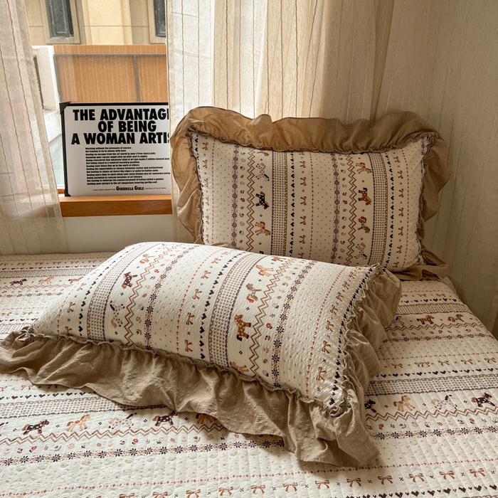 91家纺网 家纺一手货源 找家纺 梵希雅 2026新款床盖款花边夏被四件套 栗色木马纹