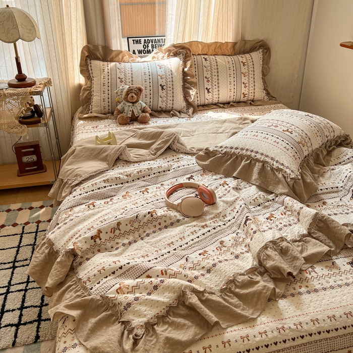 91家纺网 家纺一手货源 找家纺 梵希雅 2026新款床盖款花边夏被四件套 栗色木马纹
