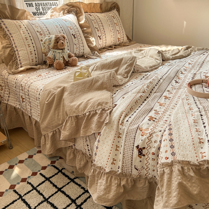 91家纺网 家纺一手货源 找家纺 梵希雅 2026新款床盖款花边夏被四件套 栗色木马纹