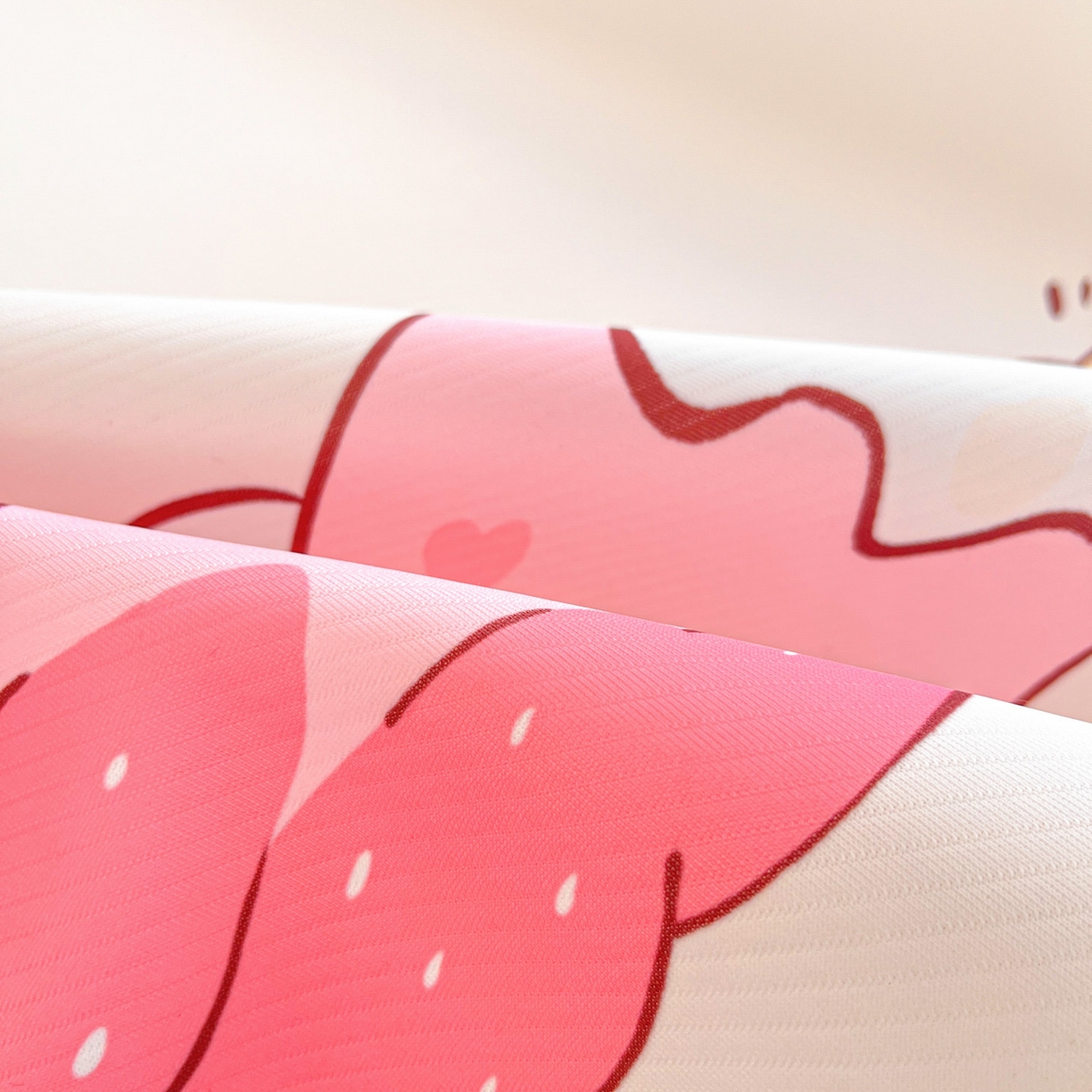 91家纺网 家纺一手货源 找家纺 川悦生活 2026新款凉豆豆大阪卡通学生床凉席席子凉席 草莓奶昔